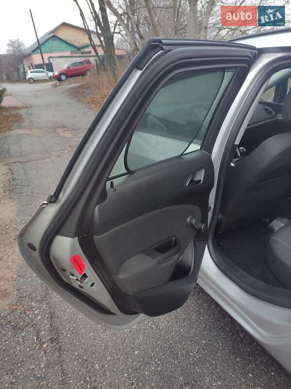 Универсал Opel Astra 2015 в Чернигове