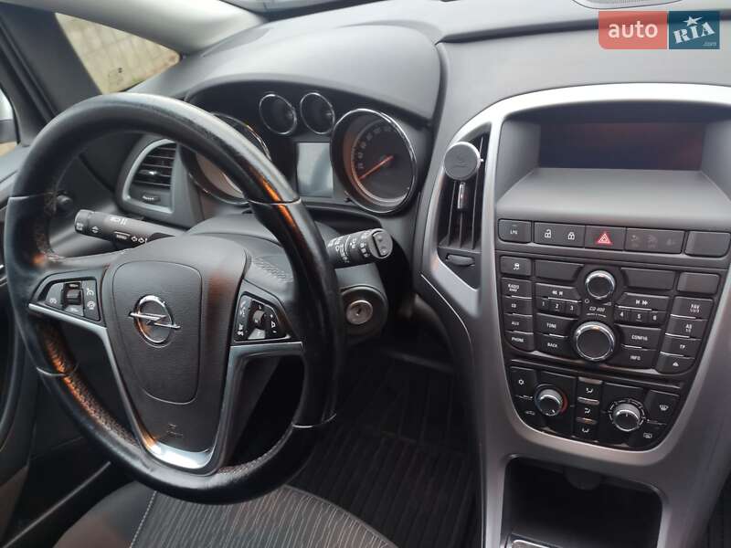 Универсал Opel Astra 2015 в Чернигове