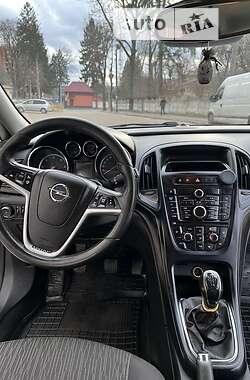 Универсал Opel Astra 2013 в 