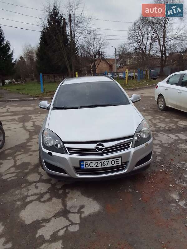 Универсал Opel Astra 2010 в Дрогобыче
