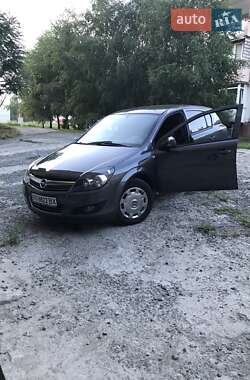 Хэтчбек Opel Astra 2012 в Ужгороде