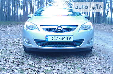 Універсал Opel Astra 2012 в Львові