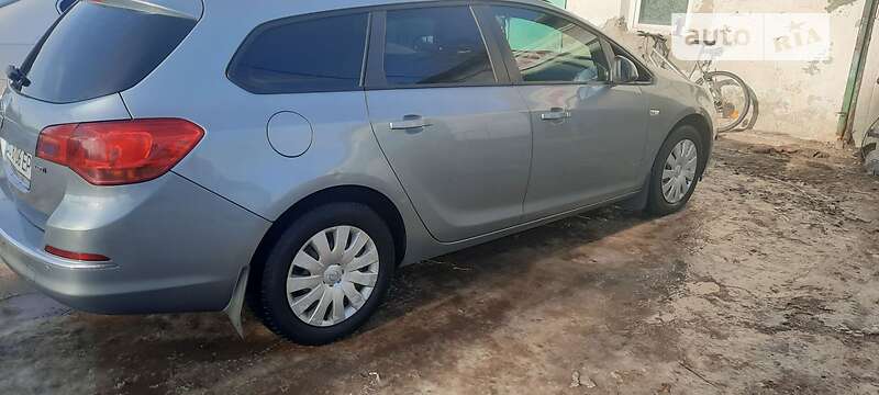 Универсал Opel Astra 2013 в Самборе