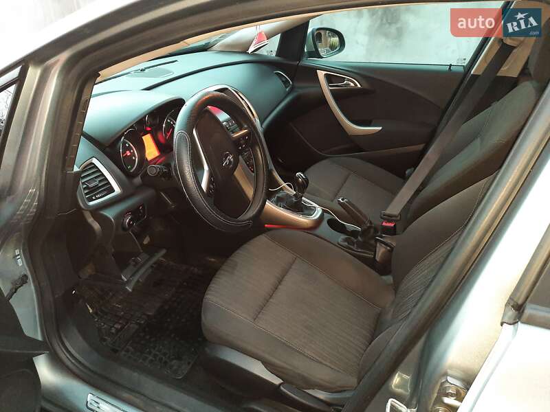 Хэтчбек Opel Astra 2010 в Мукачево