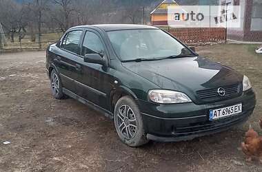 Седан Opel Astra 2004 в Надворной