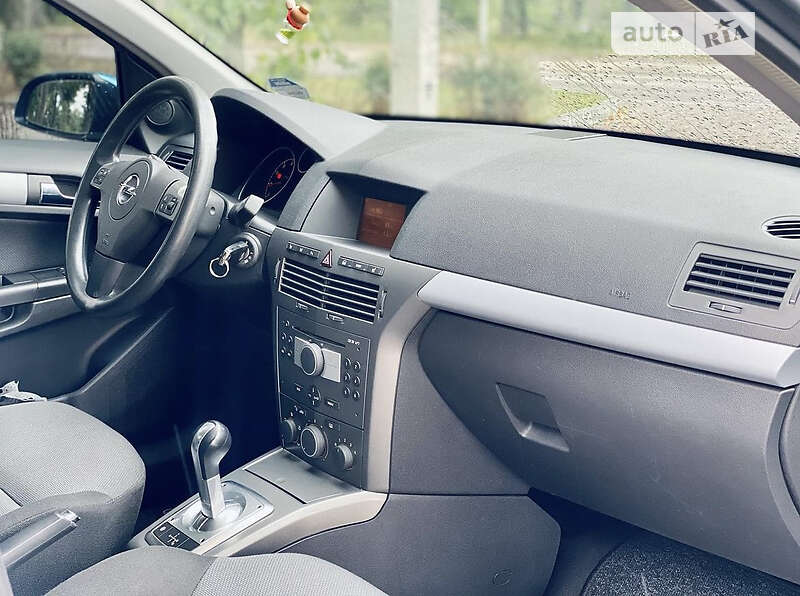 Хетчбек Opel Astra 2004 в Кропивницькому