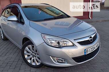 Универсал Opel Astra 2010 в Гадяче