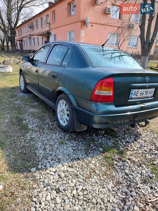 Седан Opel Astra 2004 в Кривом Роге