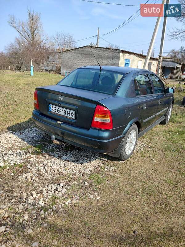Седан Opel Astra 2004 в Кривом Роге