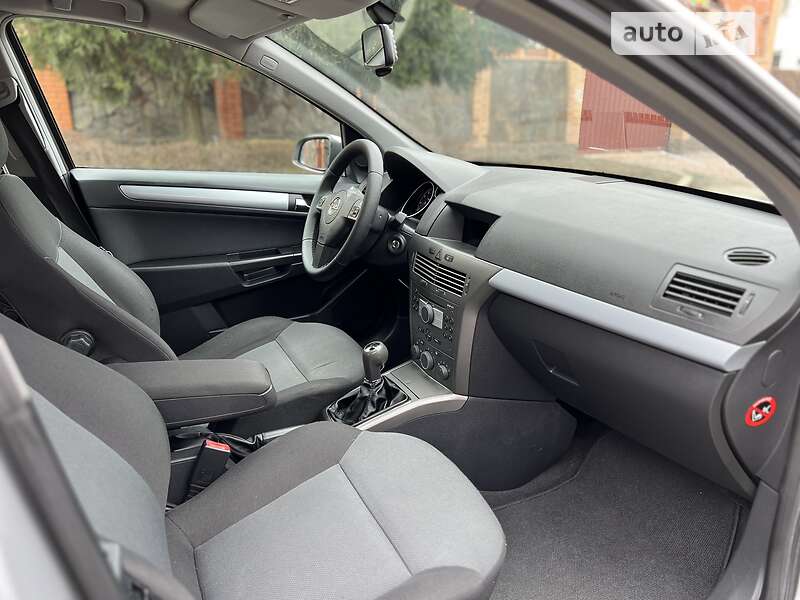 Универсал Opel Astra 2005 в Киеве