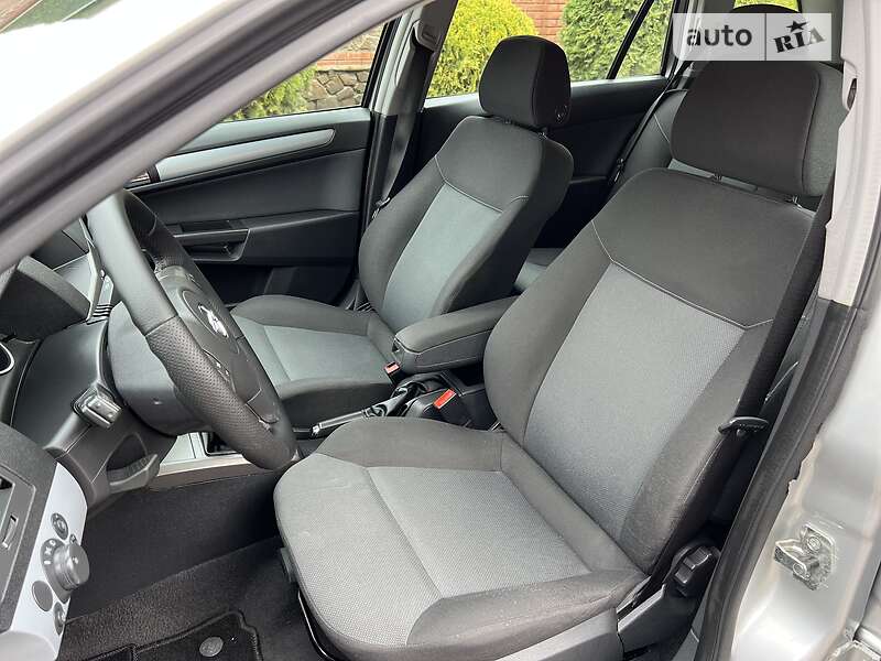 Универсал Opel Astra 2005 в Киеве