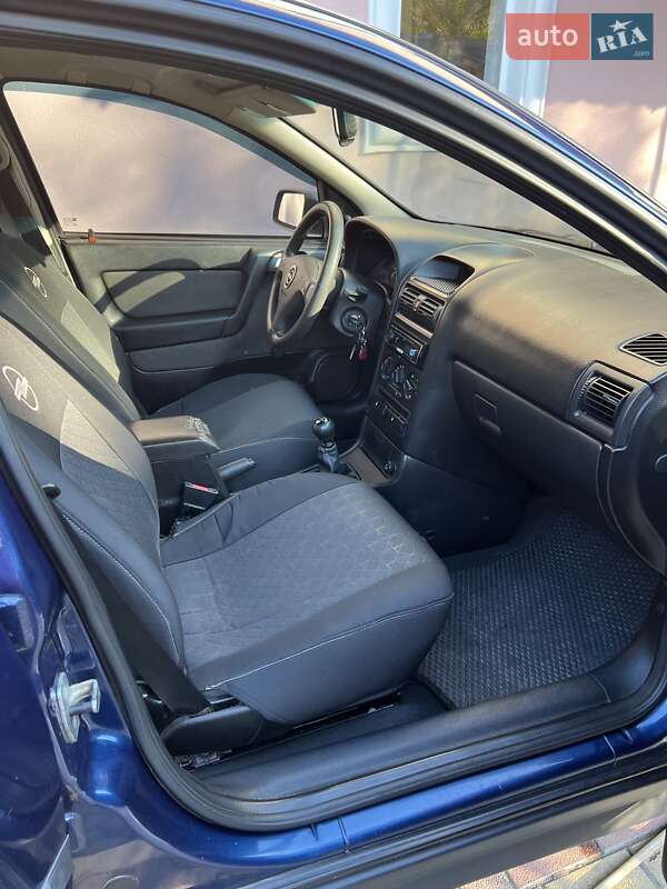 Седан Opel Astra 2005 в Шепетовке