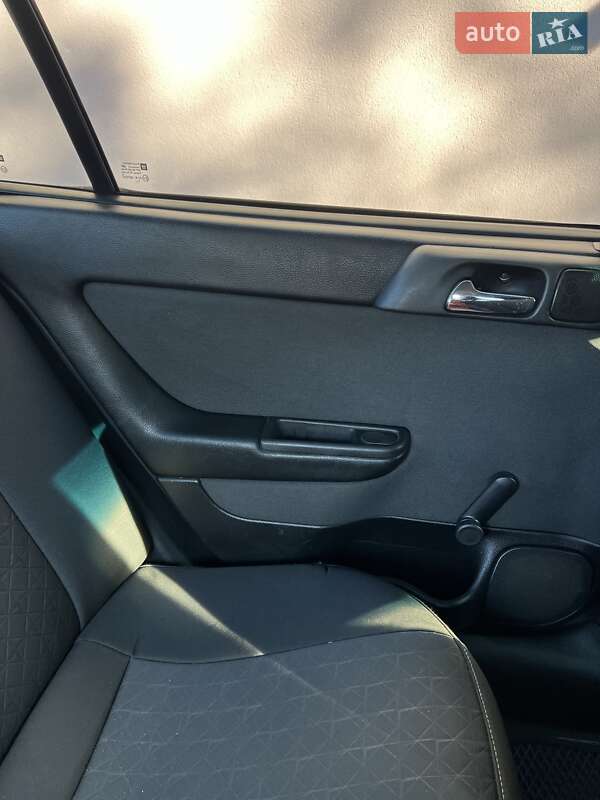 Седан Opel Astra 2005 в Шепетовке