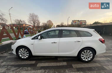 Універсал Opel Astra 2012 в Ужгороді