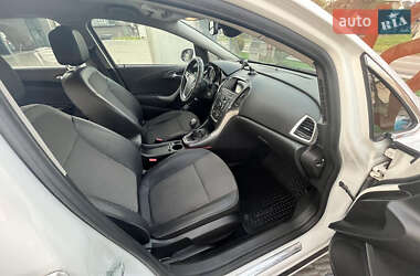 Універсал Opel Astra 2012 в Ужгороді