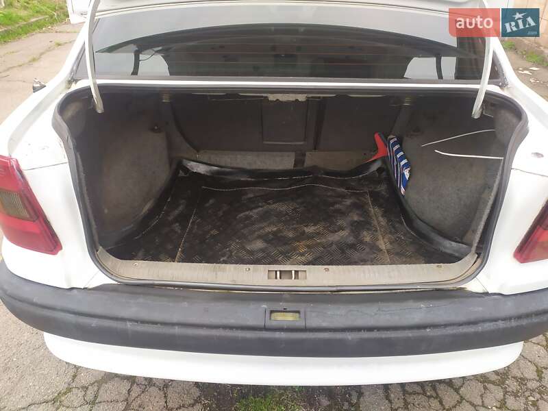 Седан Opel Astra 1994 в Кам'янському