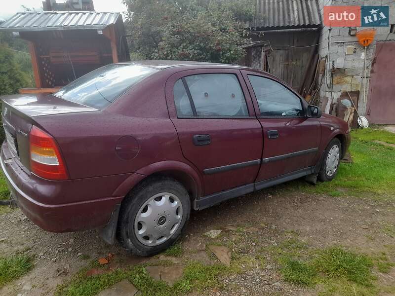 Седан Opel Astra 2006 в Дрогобичі