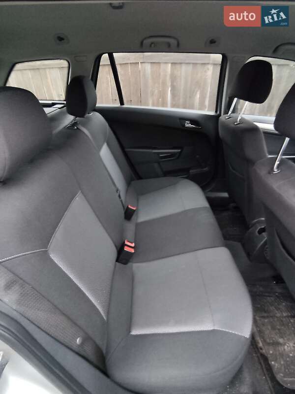 Универсал Opel Astra 2009 в Житомире