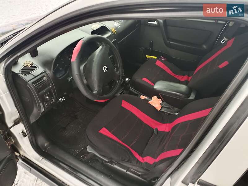 Седан Opel Astra 2002 в Києві