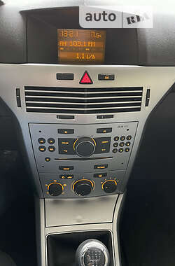 Универсал Opel Astra 2012 в 