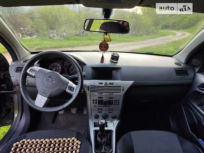 Хэтчбек Opel Astra 2010 в Ужгороде фото 6 Хэтчбек Opel Astra 2010 в Ужгороде