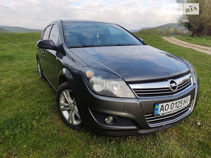 Хэтчбек Opel Astra 2010 в Ужгороде фото Хэтчбек Opel Astra 2010 в Ужгороде