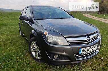 Хетчбек Opel Astra 2010 в 