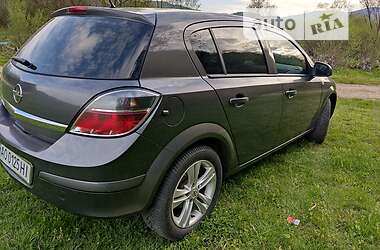 Хетчбек Opel Astra 2010 в 