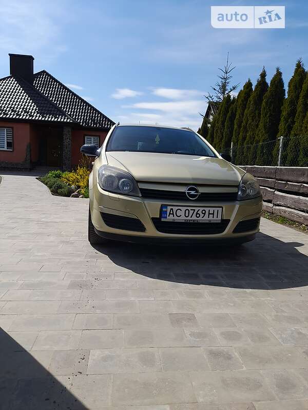 Універсал Opel Astra 2005 в Нововолинську