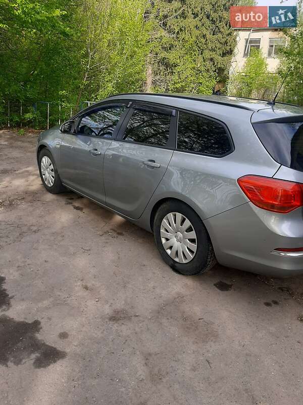 Универсал Opel Astra 2013 в Жмеринке