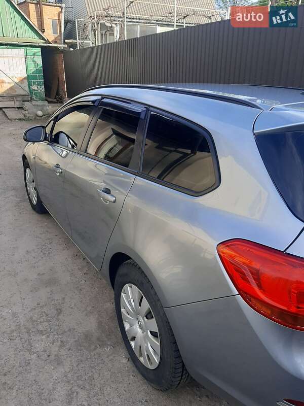 Универсал Opel Astra 2013 в Жмеринке