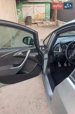 Универсал Opel Astra 2013 в 