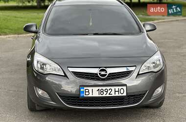 Универсал Opel Astra 2012 в Полтаве