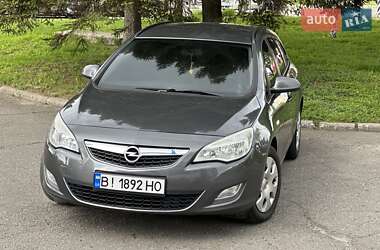 Универсал Opel Astra 2012 в 