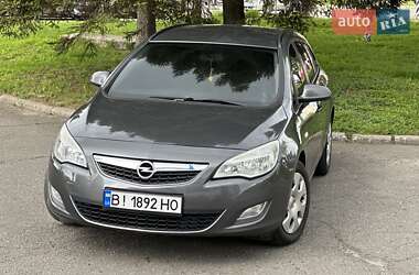 Универсал Opel Astra 2012 в Полтаве