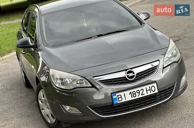 Универсал Opel Astra 2012 в 