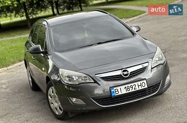 Универсал Opel Astra 2012 в 