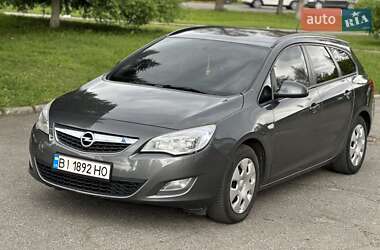 Универсал Opel Astra 2012 в Полтаве