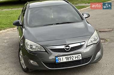 Универсал Opel Astra 2012 в 