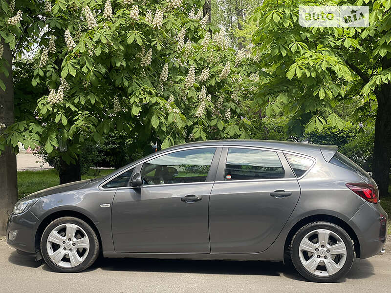 Хэтчбек Opel Astra 2010 в Киеве