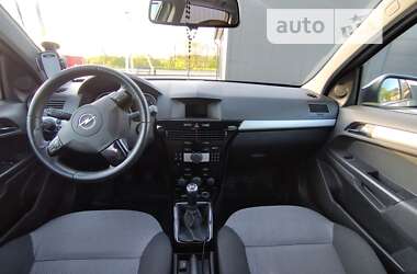 Универсал Opel Astra 2010 в Львове