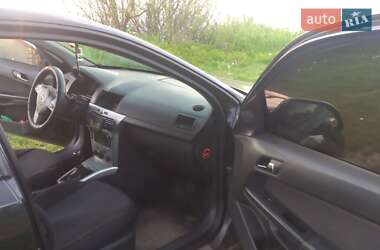 Хэтчбек Opel Astra 2012 в 