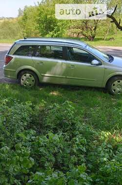 Универсал Opel Astra 2005 в Иваничах