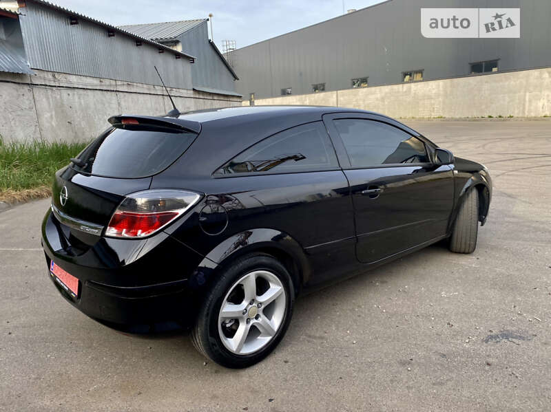Купе Opel Astra 2006 в Киеве