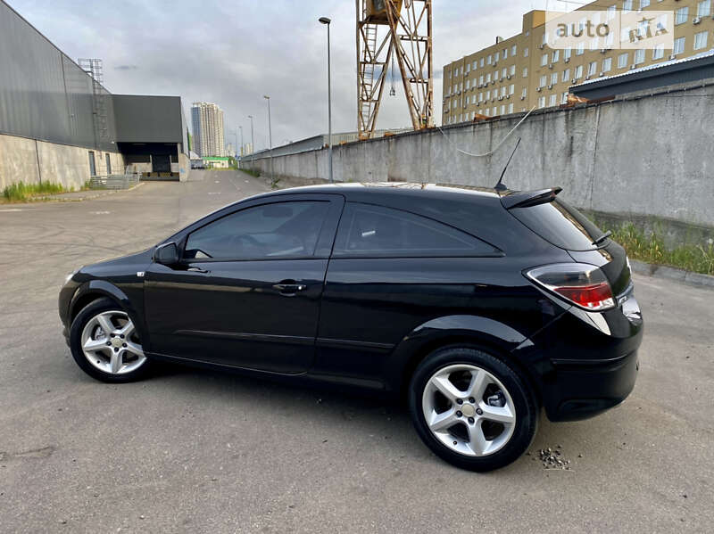 Купе Opel Astra 2006 в Киеве