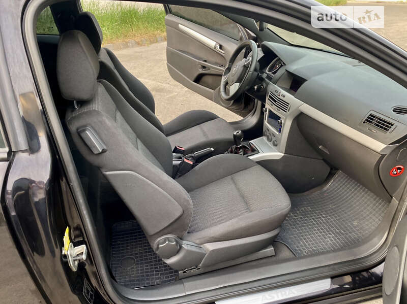 Купе Opel Astra 2006 в Киеве