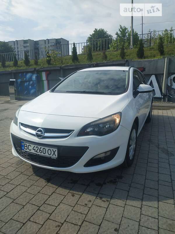 Універсал Opel Astra 2015 в Дрогобичі