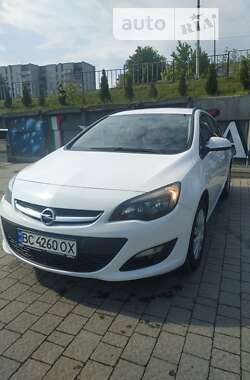 Універсал Opel Astra 2015 в Дрогобичі