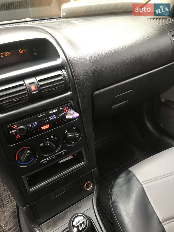 Седан Opel Astra 2007 в Виноградове