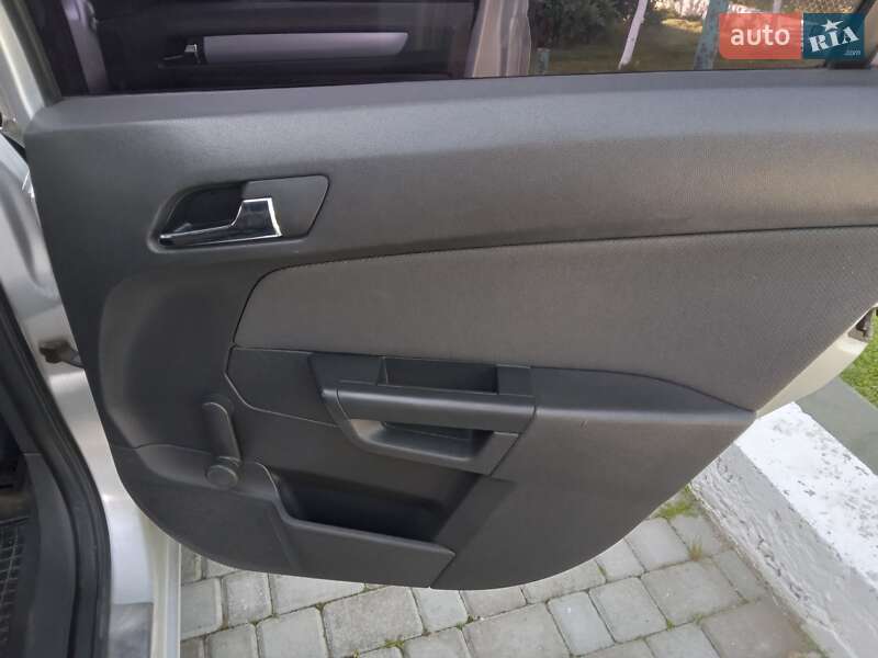 Універсал Opel Astra 2006 в Стрию